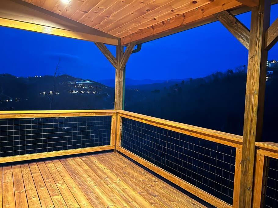 * * 4 Master Bedrooms, Views, Theater, Arcade, Evc Gatlinburg Bagian luar foto