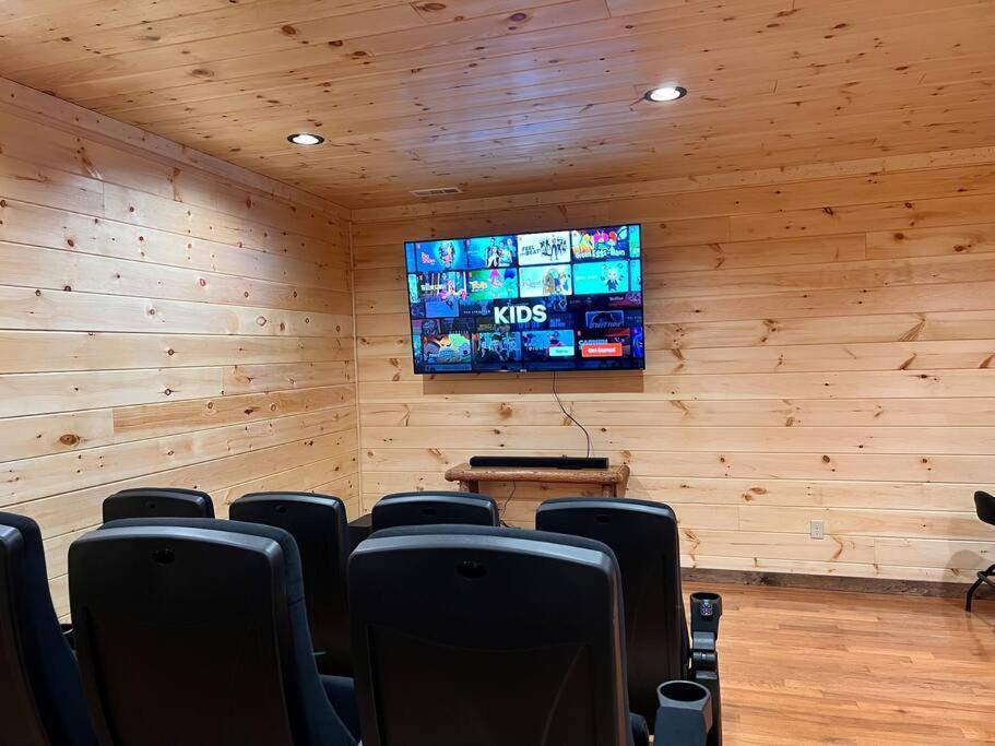 * * 4 Master Bedrooms, Views, Theater, Arcade, Evc Gatlinburg Bagian luar foto