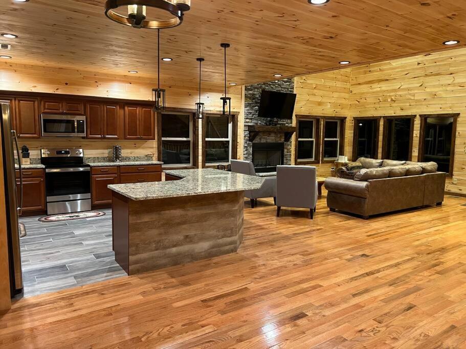 * * 4 Master Bedrooms, Views, Theater, Arcade, Evc Gatlinburg Bagian luar foto