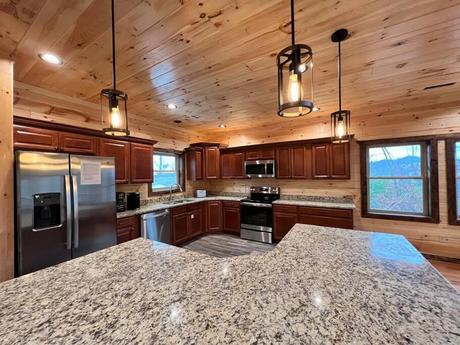 * * 4 Master Bedrooms, Views, Theater, Arcade, Evc Gatlinburg Bagian luar foto