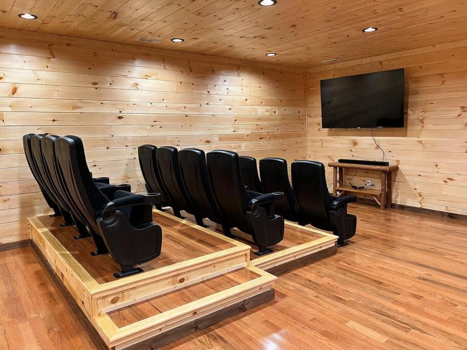 * * 4 Master Bedrooms, Views, Theater, Arcade, Evc Gatlinburg Bagian luar foto